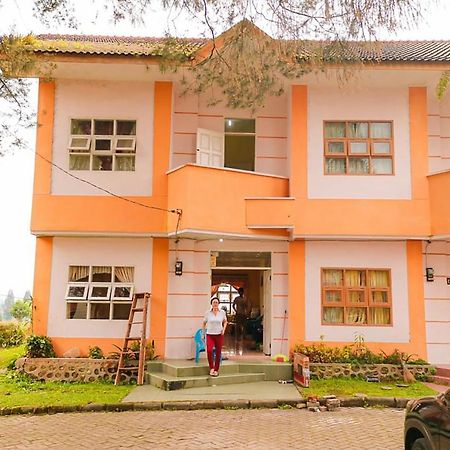 Villa Bukit Indah Brastagi / Berastagi Extérieur photo