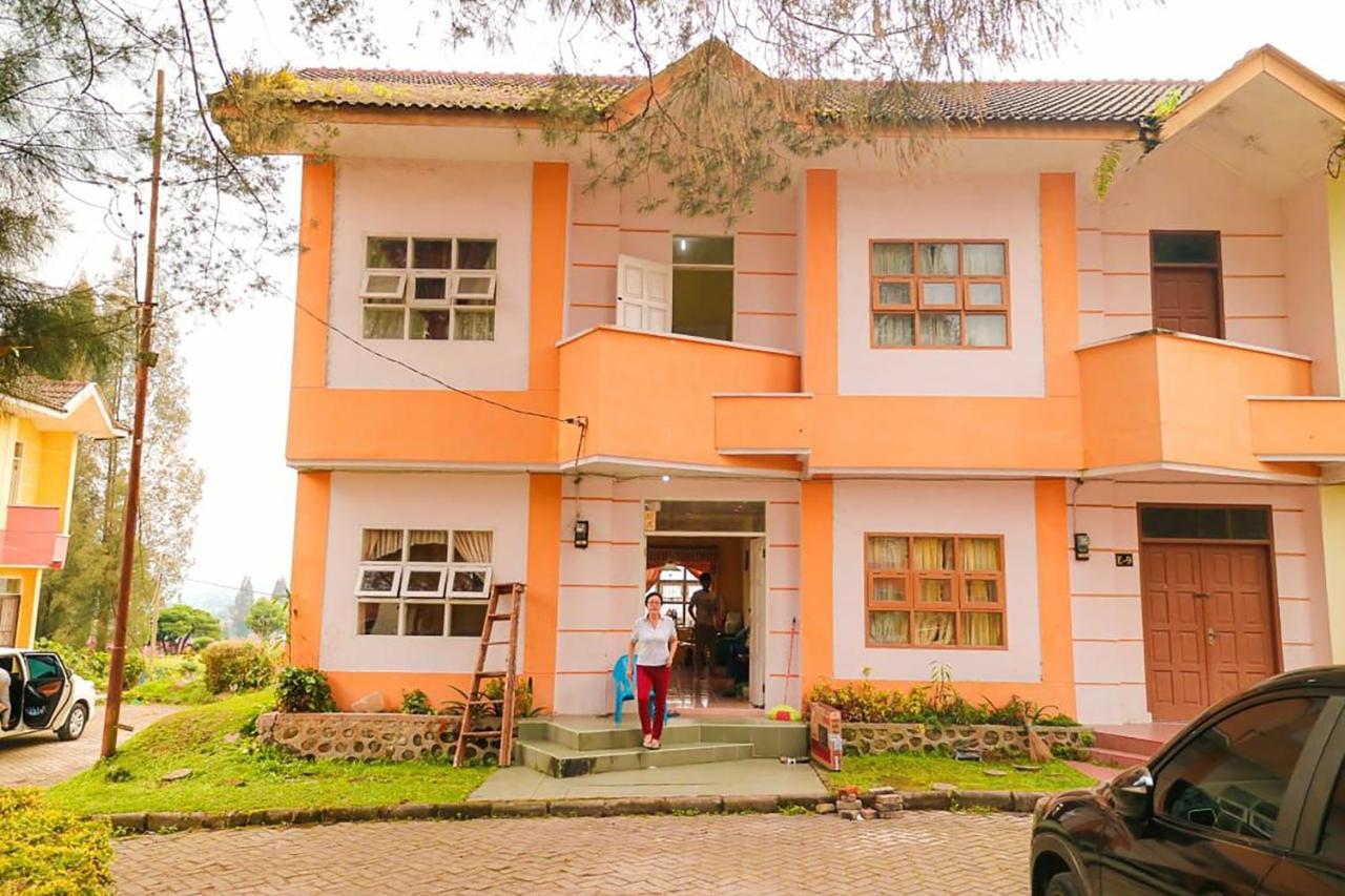 Villa Bukit Indah Brastagi / Berastagi Extérieur photo