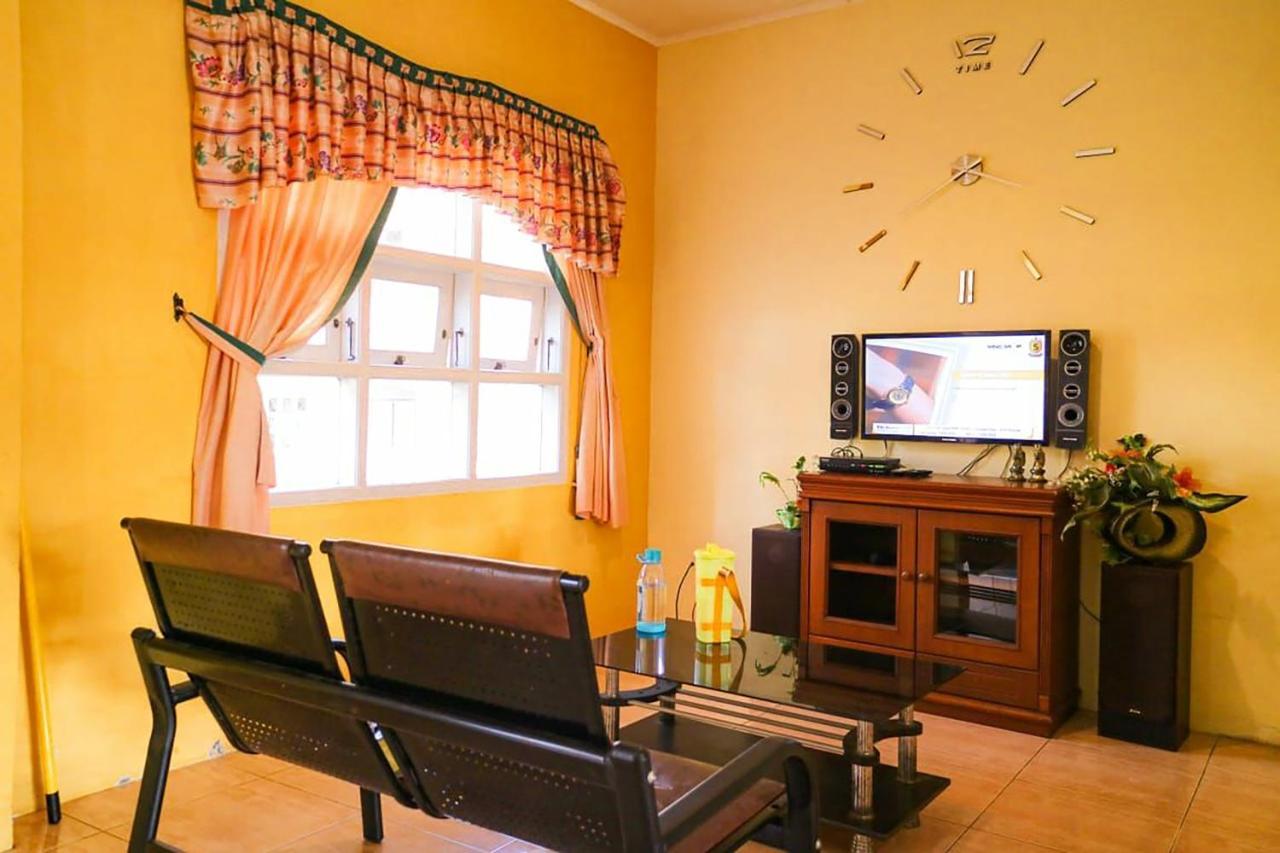 Villa Bukit Indah Brastagi / Berastagi Extérieur photo