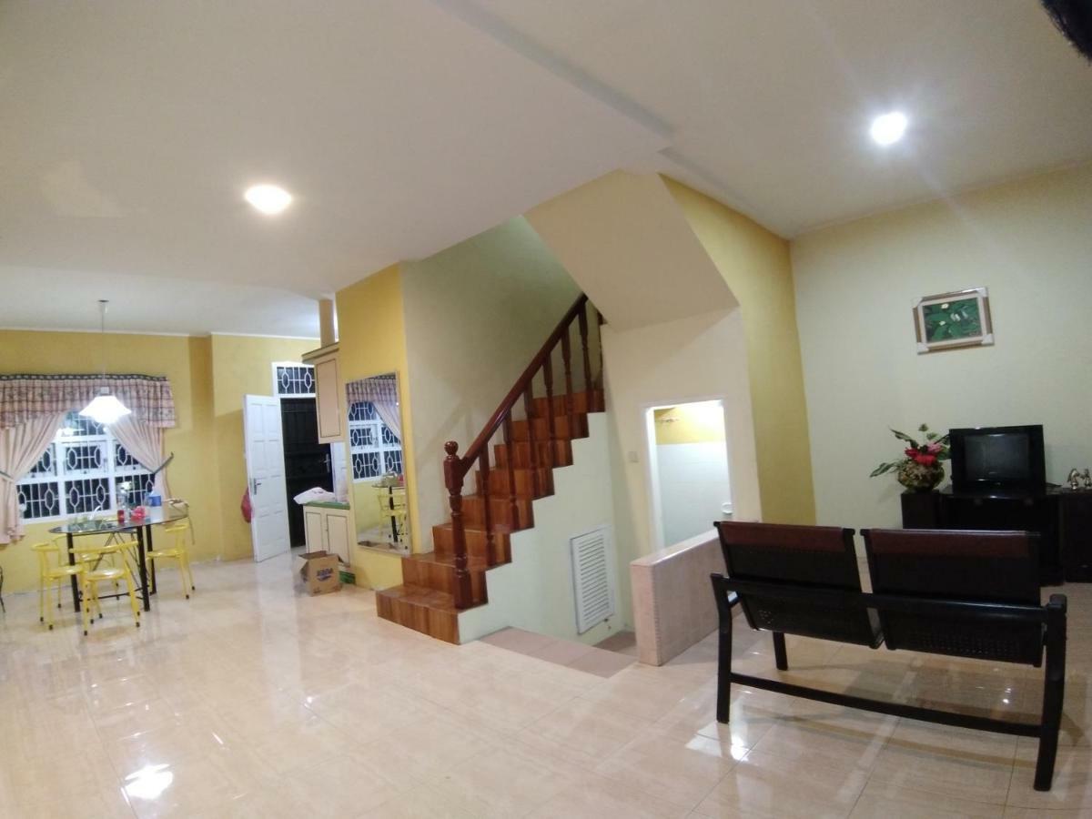 Villa Bukit Indah Brastagi / Berastagi Extérieur photo